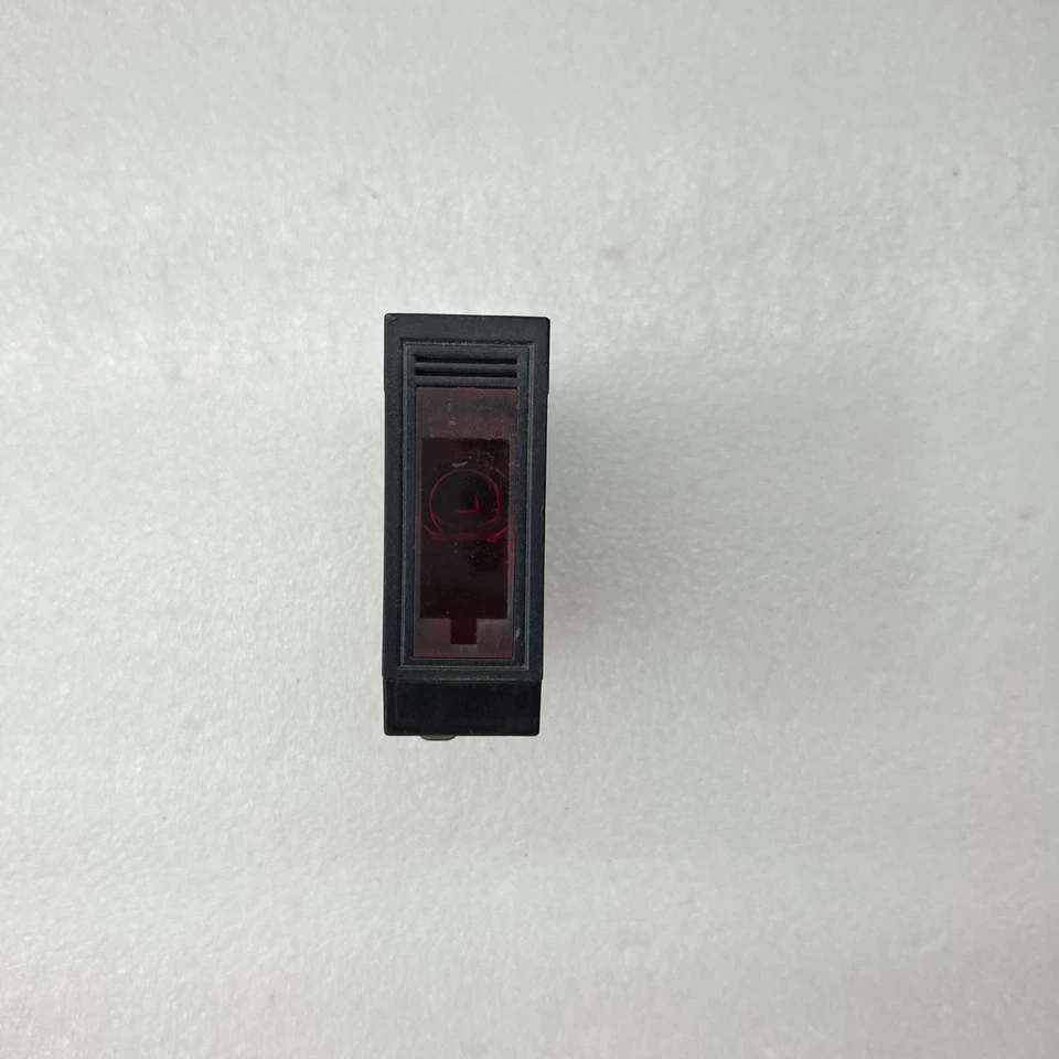 OMRON E3JM-10DM4-G Photoelectric Sensor – For Parts / Not Working